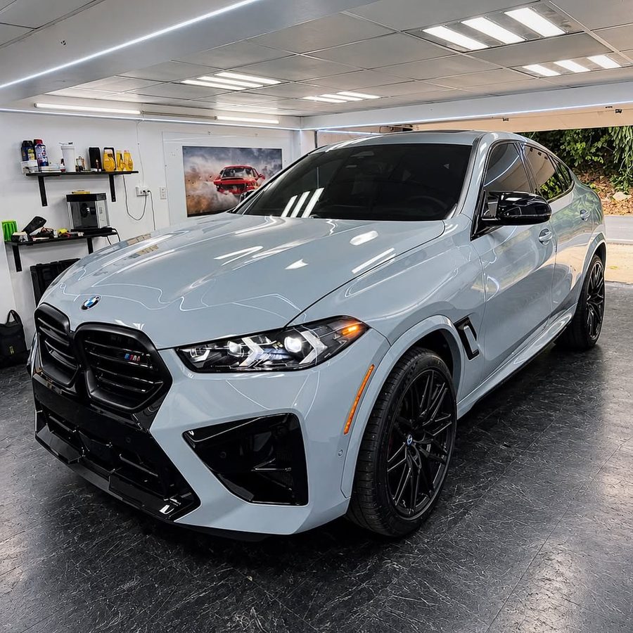 BMW X6 M gris con tintes instalados en HQ Auto Tint