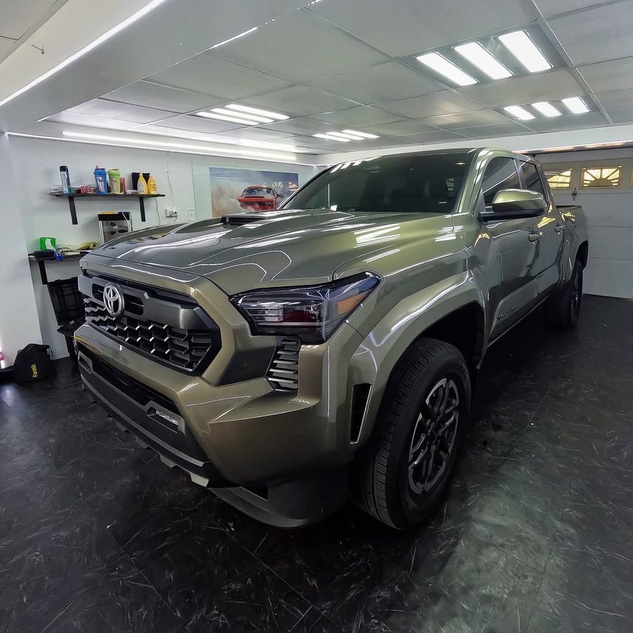 Toyota Tacoma con tintes en HQ Auto Tint